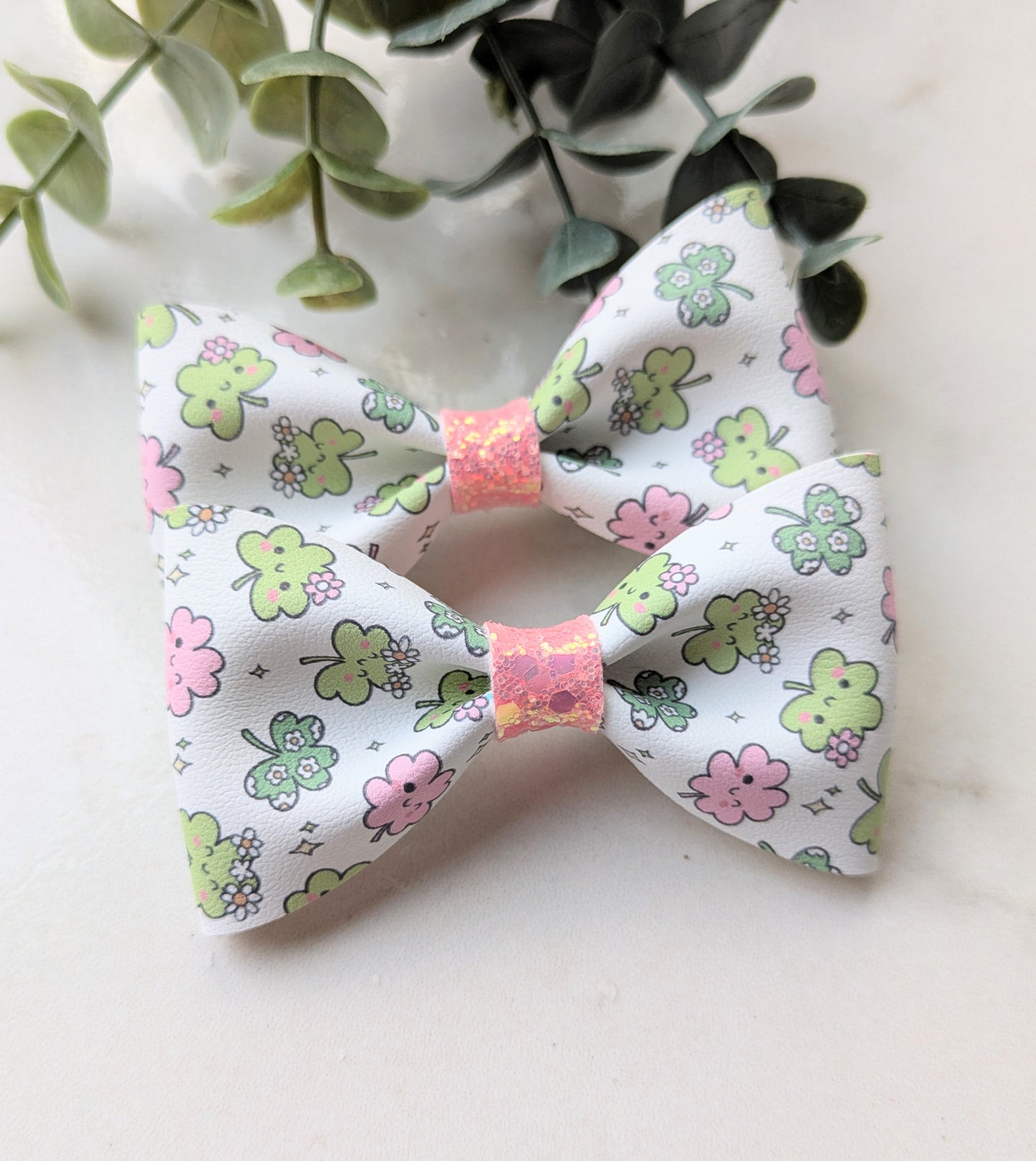 Cute shamrock piggies