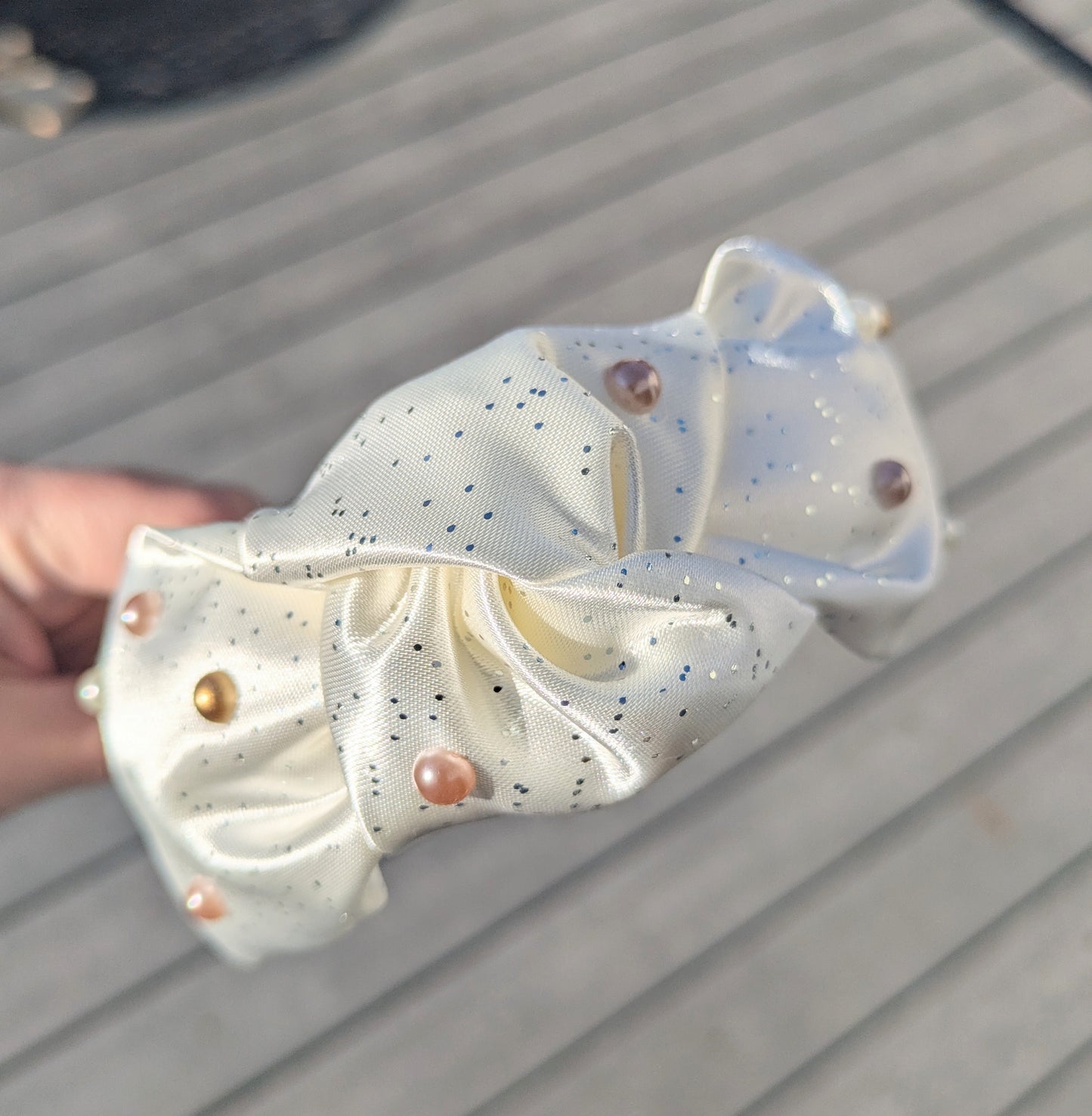 Cream sparkly knotted headband