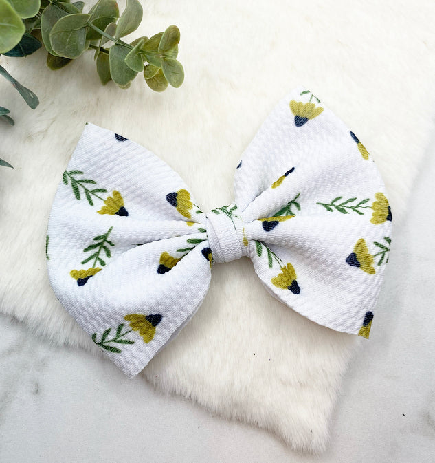 Daisy, oversized bows