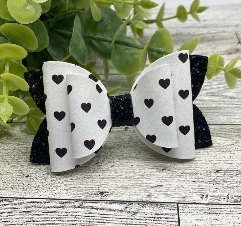 Monochrome heart, Rose style bow