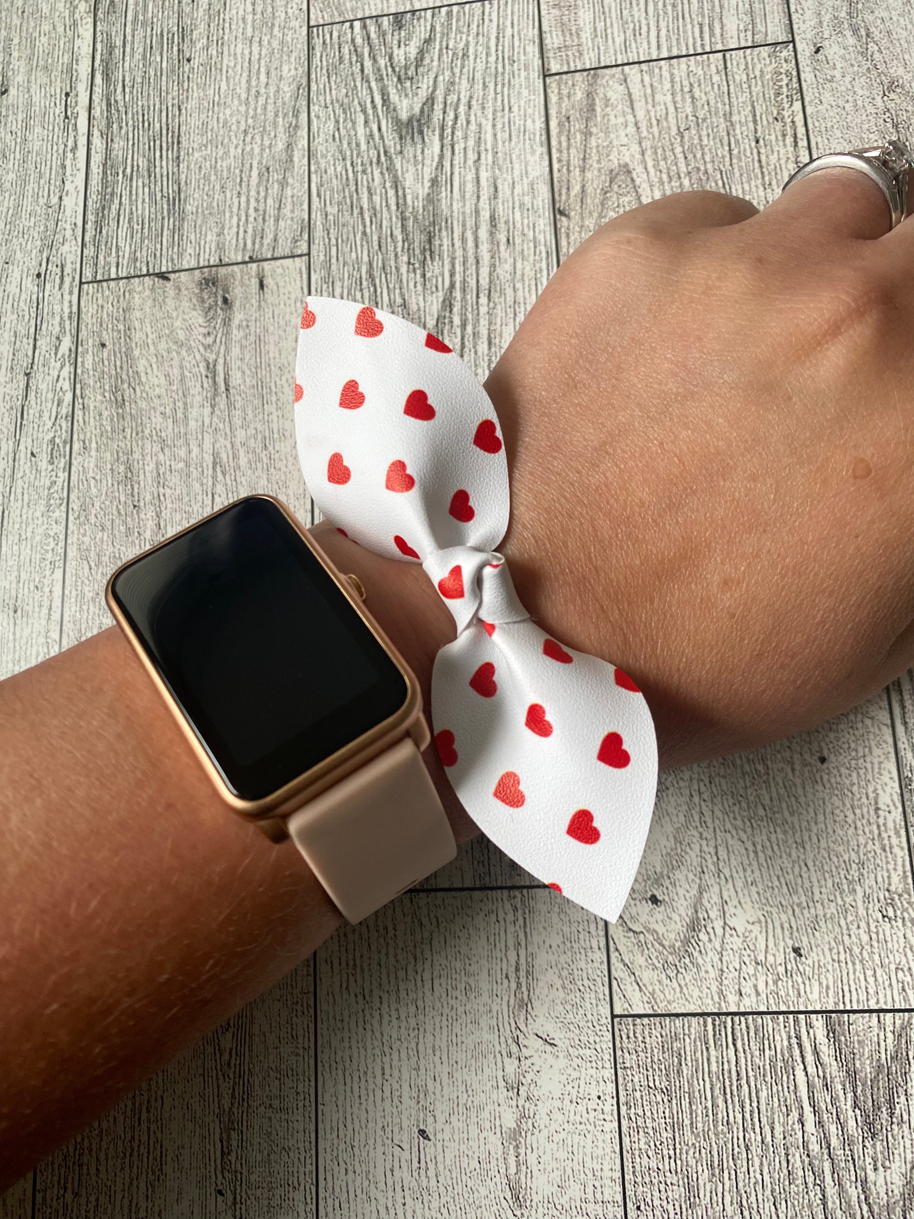 Red heart hair tie