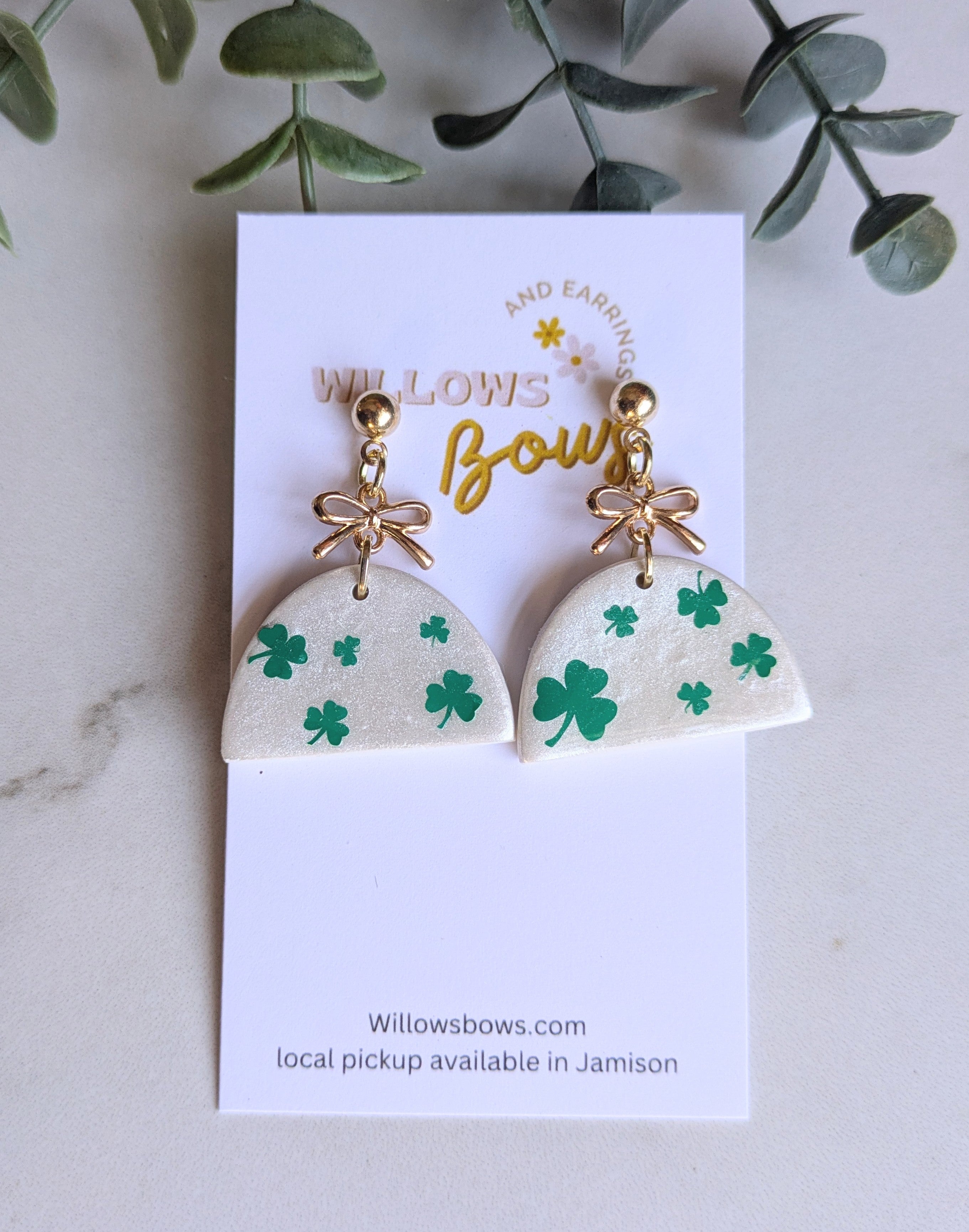 Small arch shamrock bow