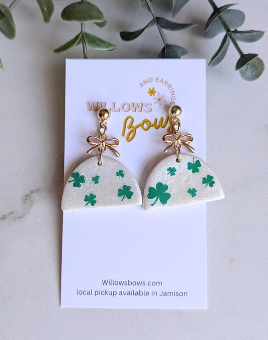 Small arch shamrock bow