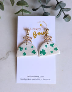 Small arch shamrock bow