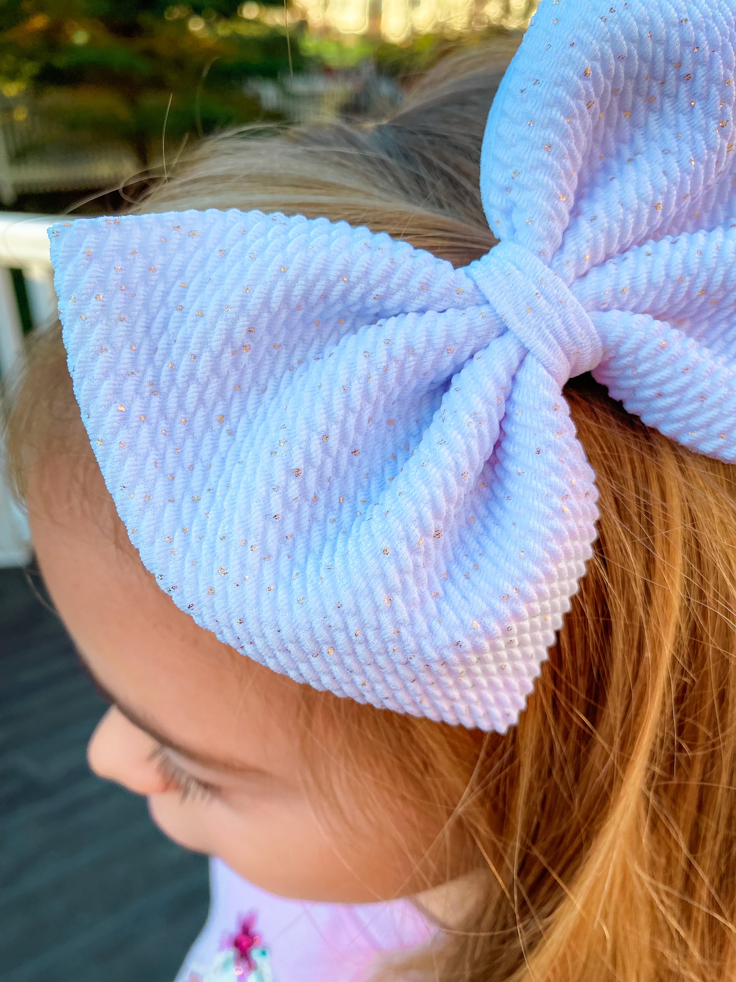 White gold dust, oversized bows