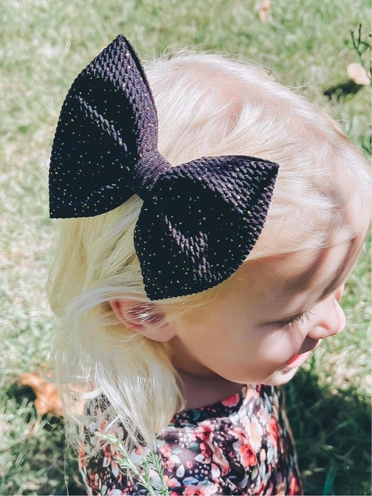 Black gold dust, oversized bows
